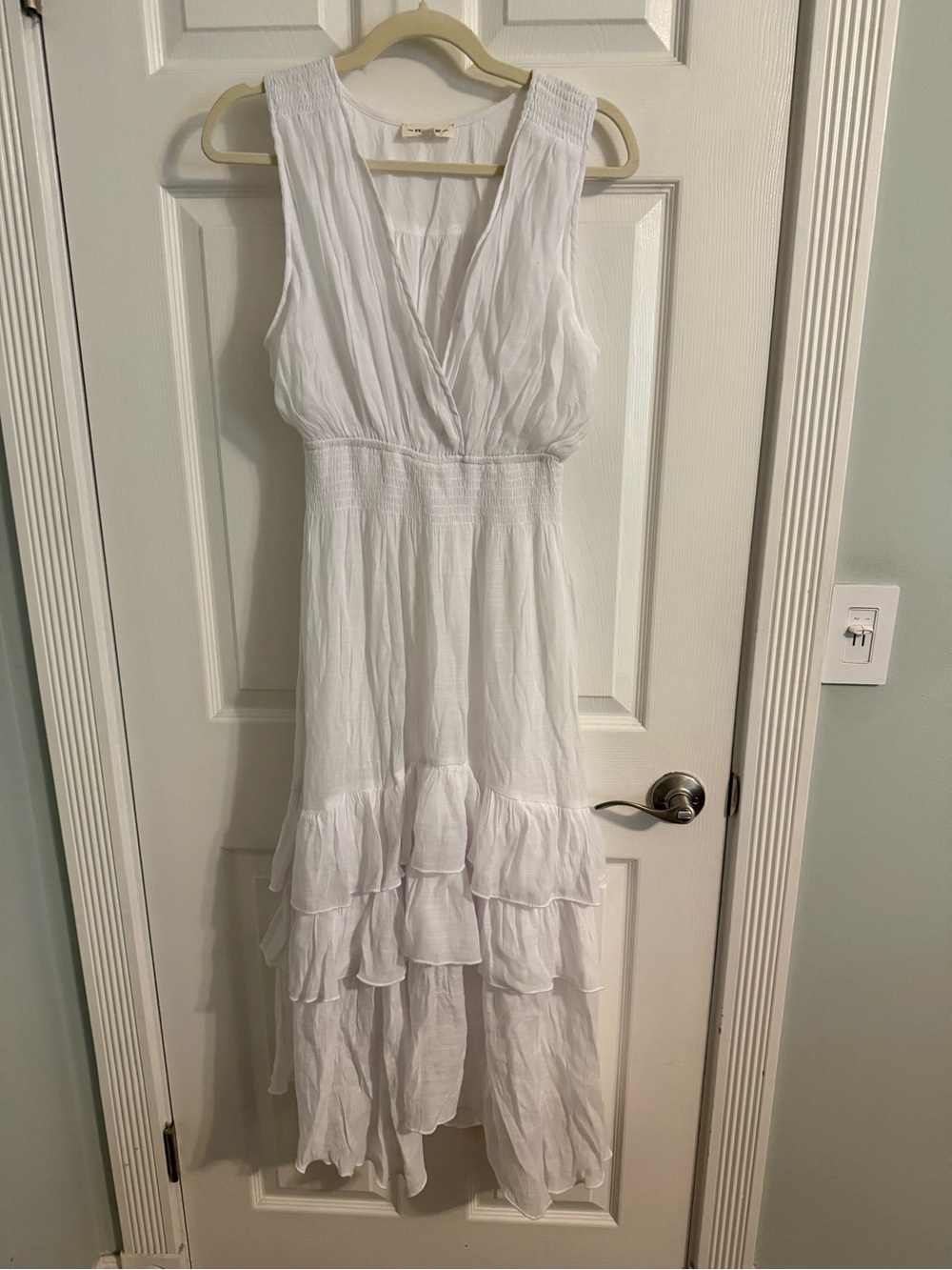 eesome White V‑Neck Tiered Ruffle Maxi Dress